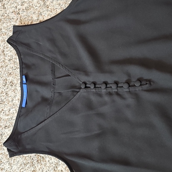 💥3/$15💥Apt. 9 Womens XS Top With Decorative Buttons - Picture 2 of 2